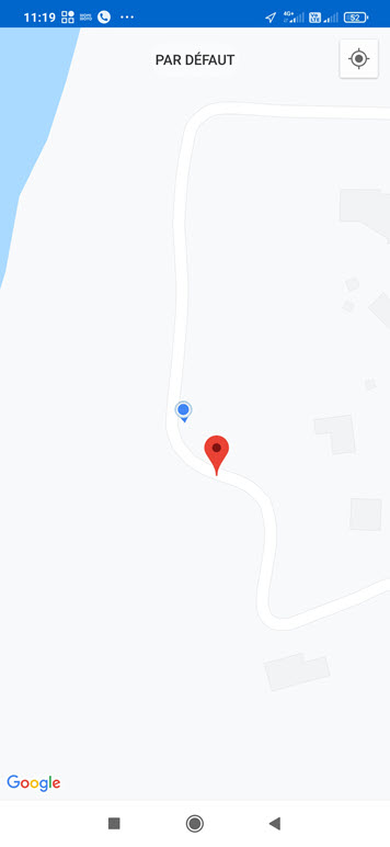 La gommette rouge est votre moto, le point bleu votre position