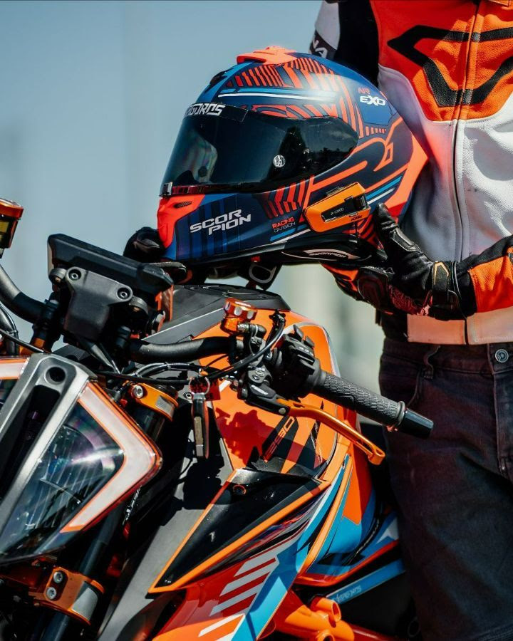 KTM Packtalk Edge et 1290 Superduke